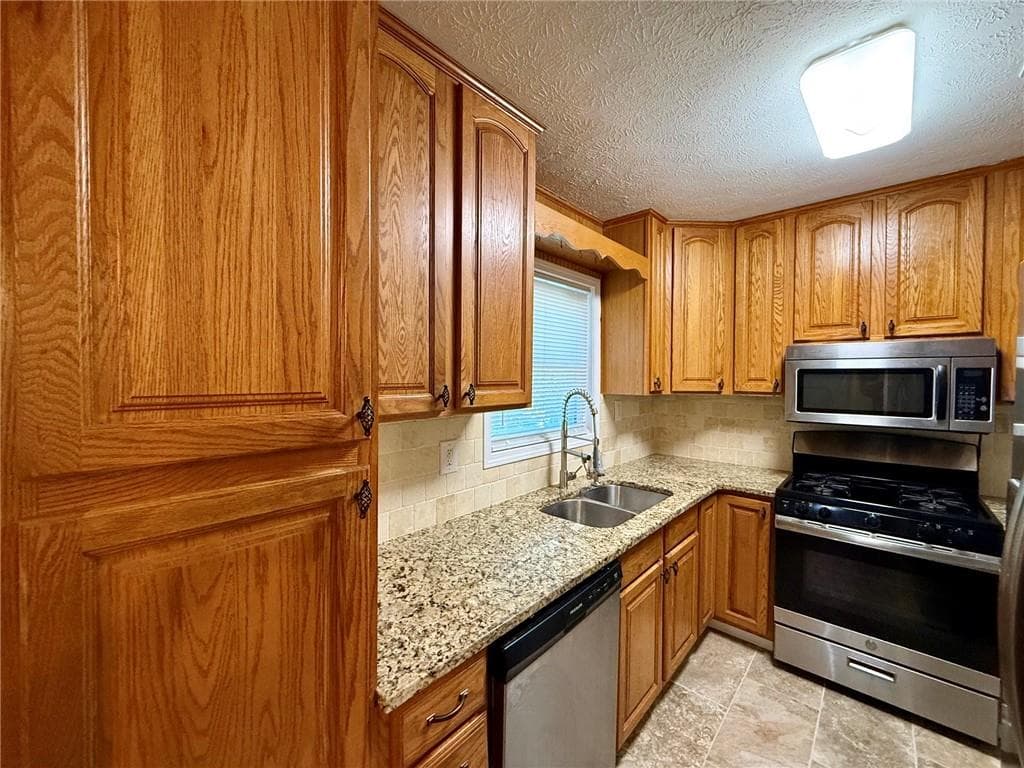 3 bedroom, 2 bathroom, 1,408 sq ft single family residence for sale at 1414 Sycamore Drive, Kennesaw, GA 30152 — photo 9