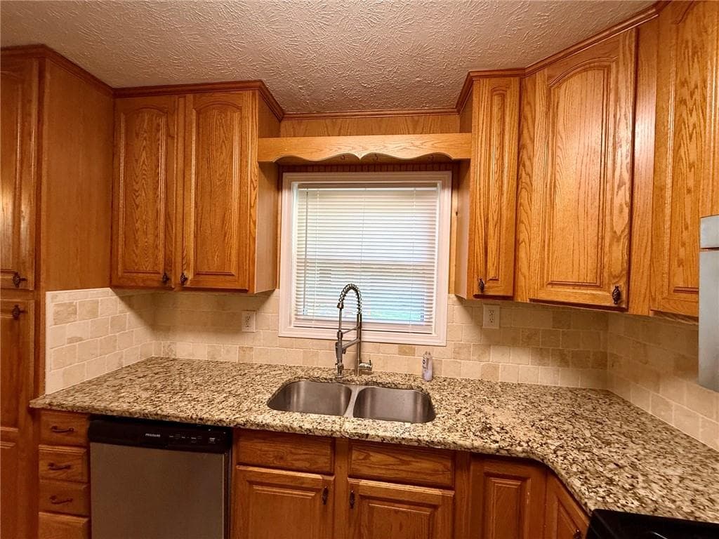 3 bedroom, 2 bathroom, 1,408 sq ft single family residence for sale at 1414 Sycamore Drive, Kennesaw, GA 30152 — photo 10