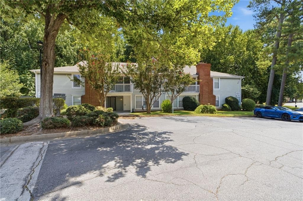 2 bedroom, 2 bathroom, 1,054 sq ft townhouse for sale at 6355 Wedgeview Court, Tucker, GA 30084 — photo 2