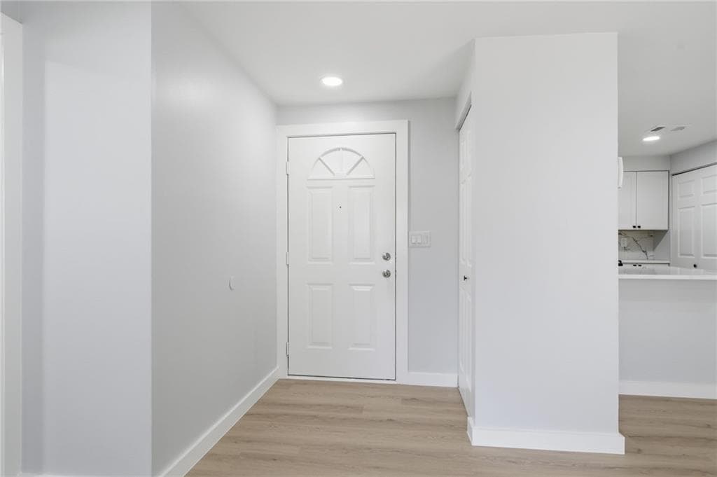 2 bedroom, 2 bathroom, 1,054 sq ft townhouse for sale at 6355 Wedgeview Court, Tucker, GA 30084 — photo 4