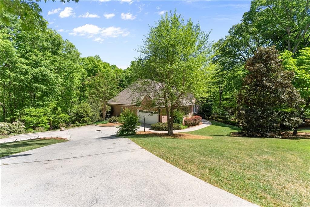 4 bedroom, 6 bathroom, 4,962 sq ft single family residence for sale at 3560 Greystone Road, Gainesville, GA 30506 — photo 9