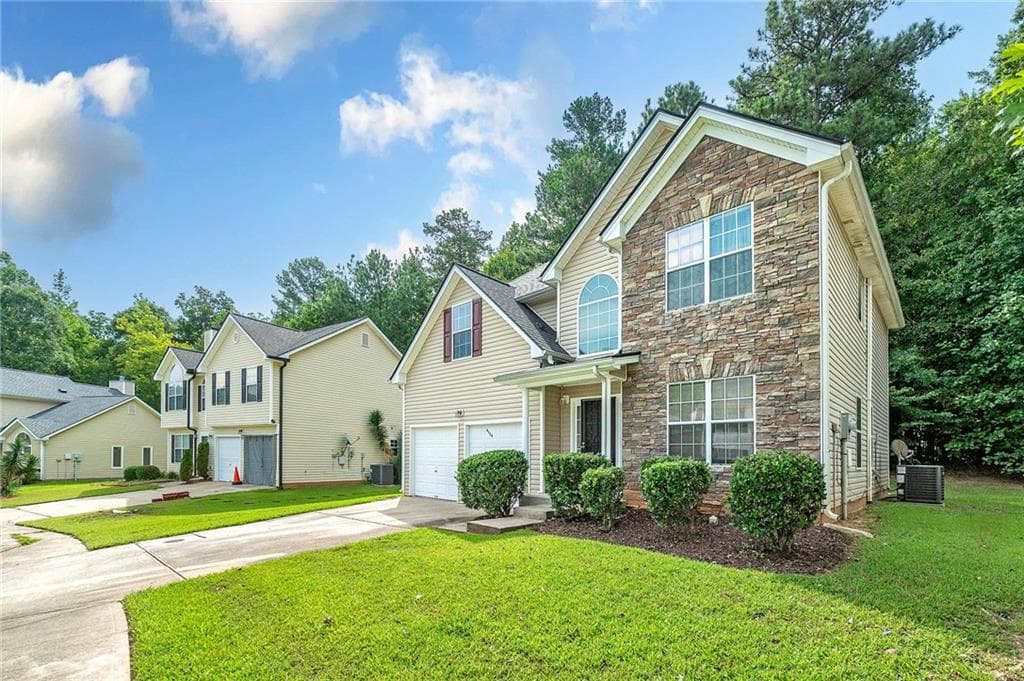 4 bedroom, 3 bathroom, 2,295 sq ft single family residence under contract at 4154 Kensington Cove, Atlanta, GA 30349 — photo 3