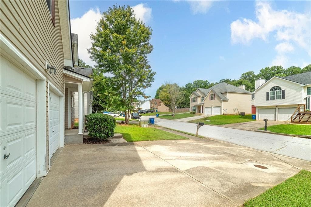 4 bedroom, 3 bathroom, 2,295 sq ft single family residence under contract at 4154 Kensington Cove, Atlanta, GA 30349 — photo 4