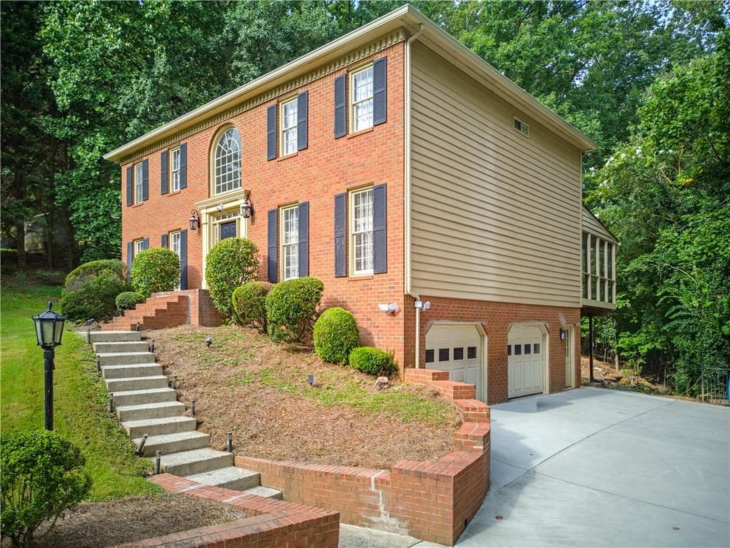 5 bedroom, 4 bathroom, 3,320 sq ft single family residence for sale at 1810 Habersham Trace, Cumming, GA 30041 — photo 2