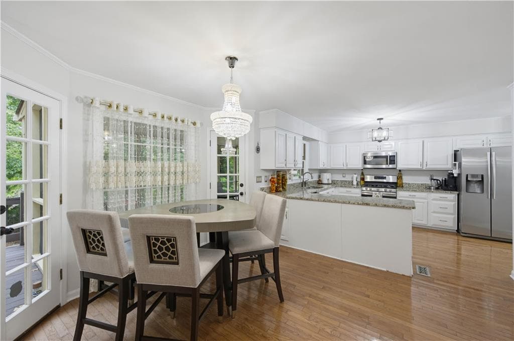 5 bedroom, 4 bathroom, 3,320 sq ft single family residence for sale at 1810 Habersham Trace, Cumming, GA 30041 — photo 6