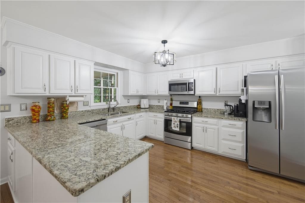 5 bedroom, 4 bathroom, 3,320 sq ft single family residence for sale at 1810 Habersham Trace, Cumming, GA 30041 — photo 7