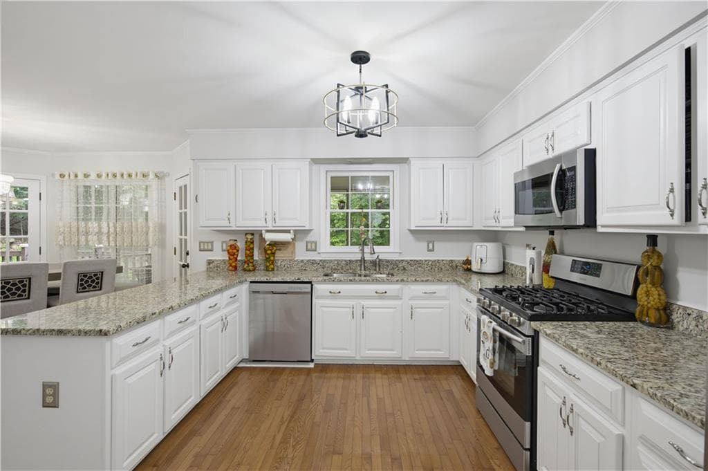 5 bedroom, 4 bathroom, 3,320 sq ft single family residence for sale at 1810 Habersham Trace, Cumming, GA 30041 — photo 8