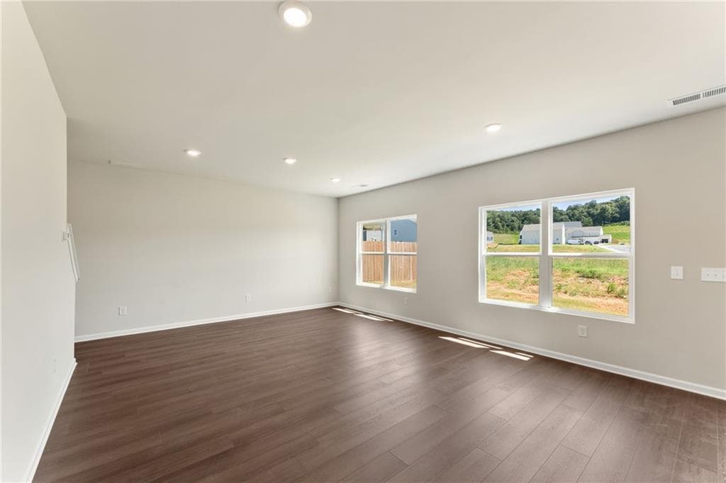 4 bedroom, 3 bathroom, 1,911 sq ft single family residence for sale at 403 Wildflower Circle, Calhoun, GA 30701 — photo 4