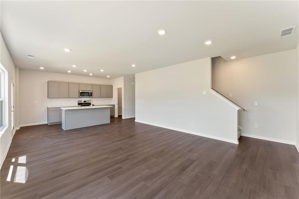 4 bedroom, 3 bathroom, 1,911 sq ft single family residence for sale at 403 Wildflower Circle, Calhoun, GA 30701 — photo 8