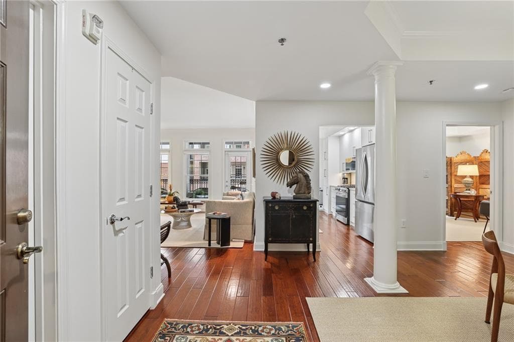 2 bedroom, 2 bathroom, 1,350 sq ft condominium for sale at 50 Biscayne Drive 2104, Atlanta, GA 30309 — photo 2