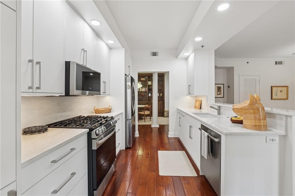 2 bedroom, 2 bathroom, 1,350 sq ft condominium for sale at 50 Biscayne Drive 2104, Atlanta, GA 30309 — photo 10