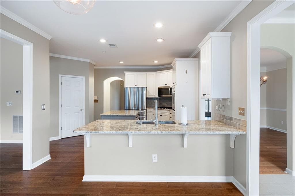 4 bedroom, 3 bathroom, 3,300 sq ft single family residence for sale at 1170 Parkview Lane, Kennesaw, GA 30152 — photo 4