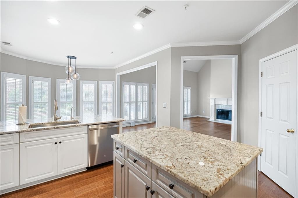 4 bedroom, 3 bathroom, 3,300 sq ft single family residence for sale at 1170 Parkview Lane, Kennesaw, GA 30152 — photo 5