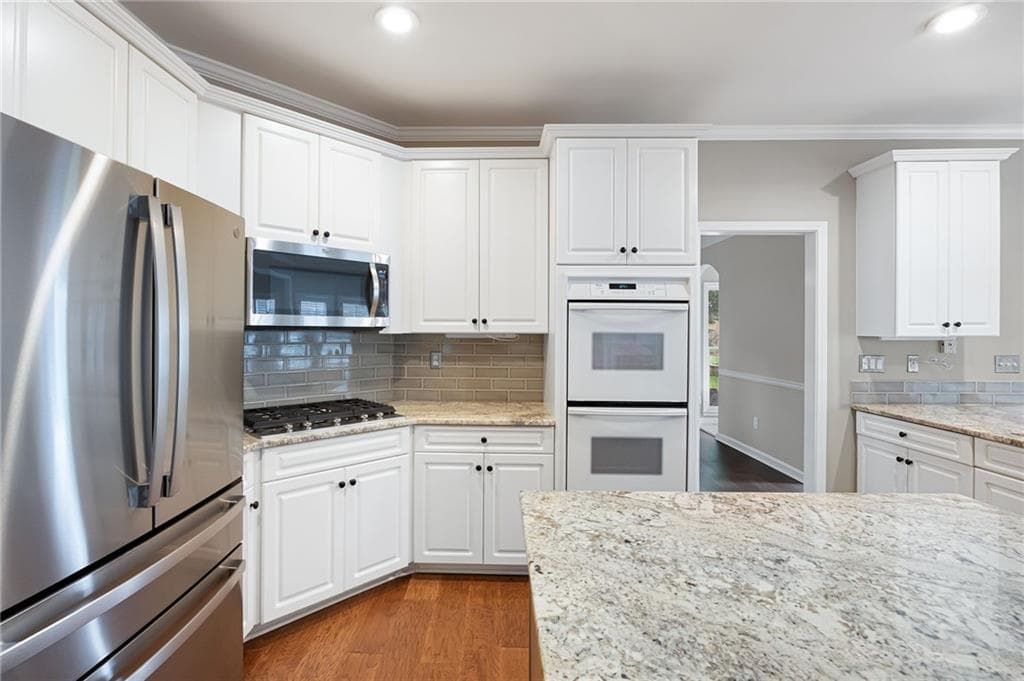 4 bedroom, 3 bathroom, 3,300 sq ft single family residence for sale at 1170 Parkview Lane, Kennesaw, GA 30152 — photo 6
