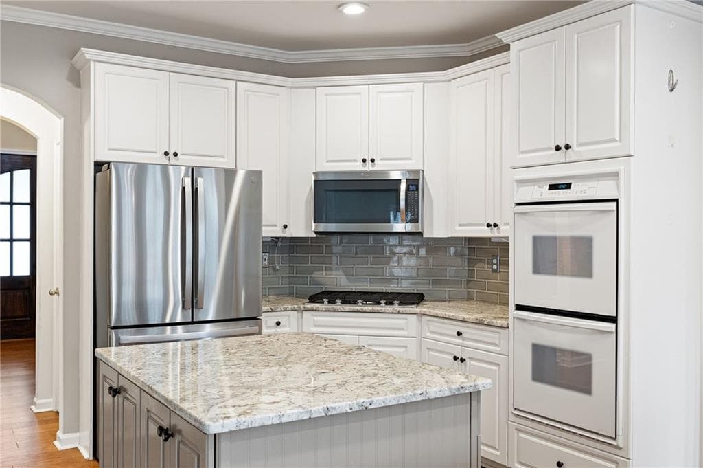 4 bedroom, 3 bathroom, 3,300 sq ft single family residence for sale at 1170 Parkview Lane, Kennesaw, GA 30152 — photo 7