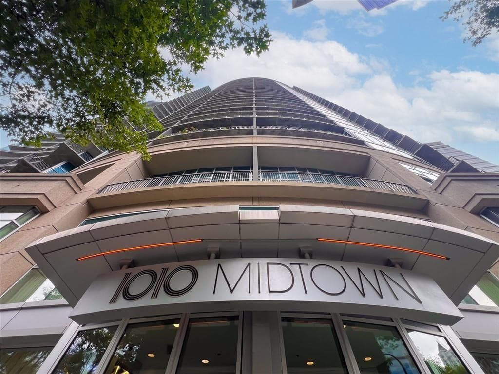 1 bedroom, 1 bathroom, 866 sq ft condominium for rent at 1080 Peachtree Street 1501, Atlanta, GA 30309 for $2,600 a month — photo 2