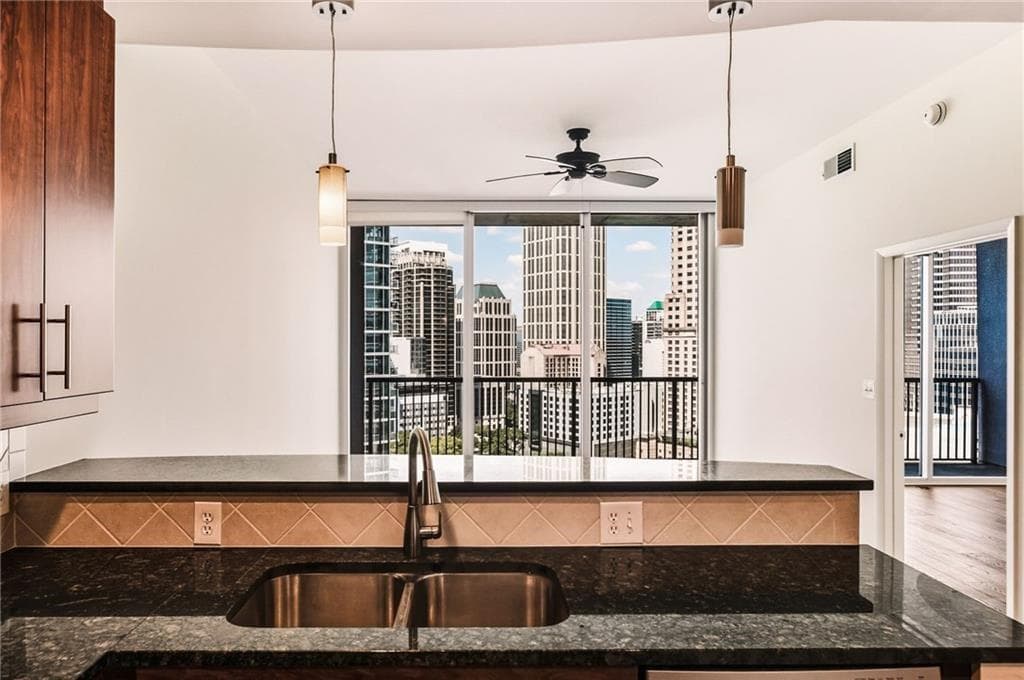1 bedroom, 1 bathroom, 866 sq ft condominium for rent at 1080 Peachtree Street 1501, Atlanta, GA 30309 for $2,600 a month — photo 4