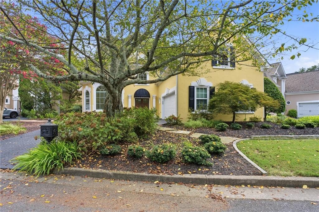 4 bedroom, 4 bathroom, 3,300 sq ft single family residence for sale at 8585 Driver Circle, Alpharetta, GA 30022 — photo 2