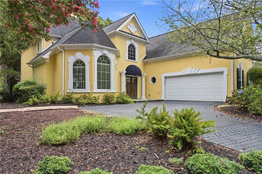 4 bedroom, 4 bathroom, 3,300 sq ft single family residence for sale at 8585 Driver Circle, Alpharetta, GA 30022 — photo 3