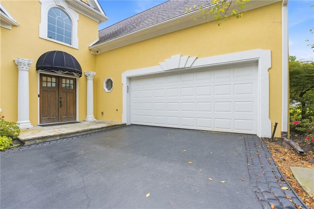 4 bedroom, 4 bathroom, 3,300 sq ft single family residence for sale at 8585 Driver Circle, Alpharetta, GA 30022 — photo 4