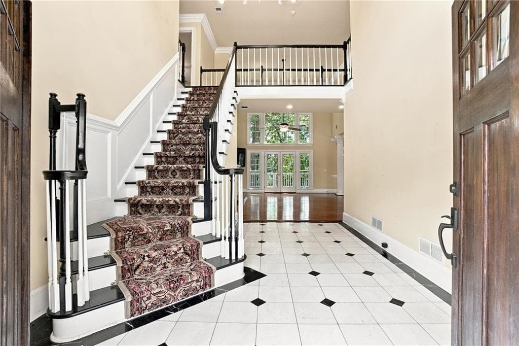 4 bedroom, 4 bathroom, 3,300 sq ft single family residence for sale at 8585 Driver Circle, Alpharetta, GA 30022 — photo 5