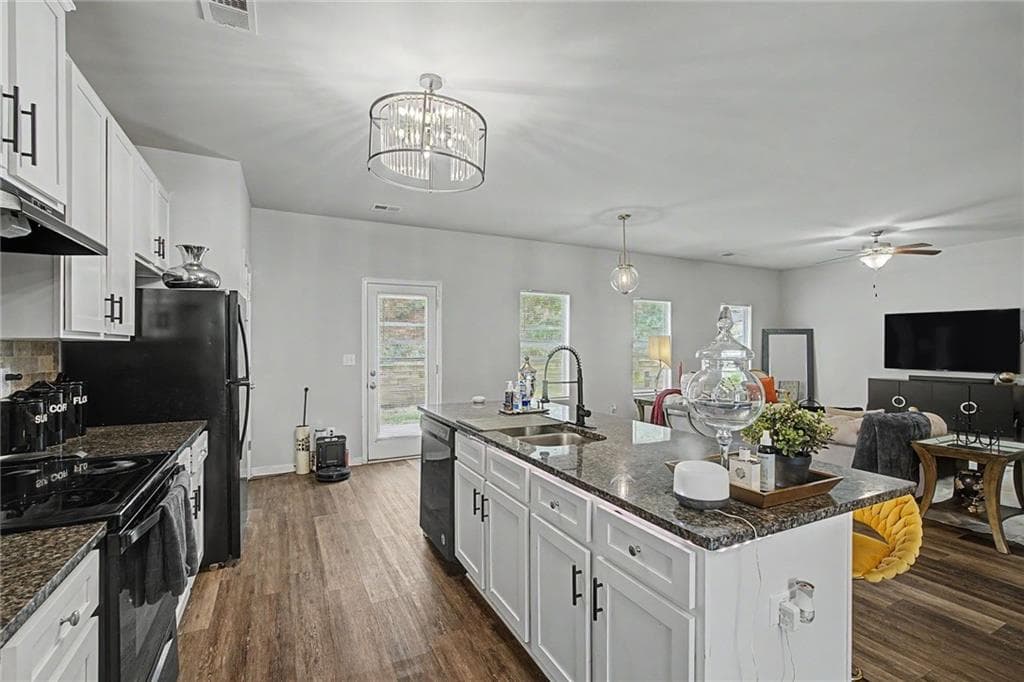 4 bedroom, 3 bathroom, 2,161 sq ft single family residence for sale at 4299 Traipse Path, Ellenwood, GA 30294 — photo 5