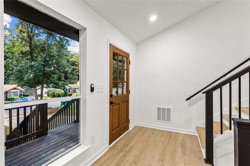 4 bedroom, 3 bathroom, 2,740 sq ft single family residence under contract at 3519 Homeward Trl, Ellenwood, GA 30294 — photo 5