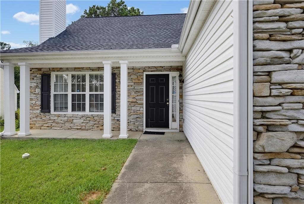 3 bedroom, 3 bathroom, 2,031 sq ft single family residence for sale at 2545 Lake Royale Drive, Riverdale, GA 30296 — photo 3