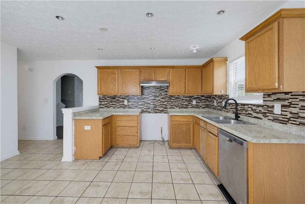 3 bedroom, 3 bathroom, 2,031 sq ft single family residence for sale at 2545 Lake Royale Drive, Riverdale, GA 30296 — photo 9