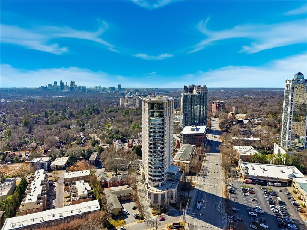 2 bedroom, 2 bathroom, 1,328 sq ft condominium for sale at 2881 Peachtree Road 902, Atlanta, GA 30305 — photo 2
