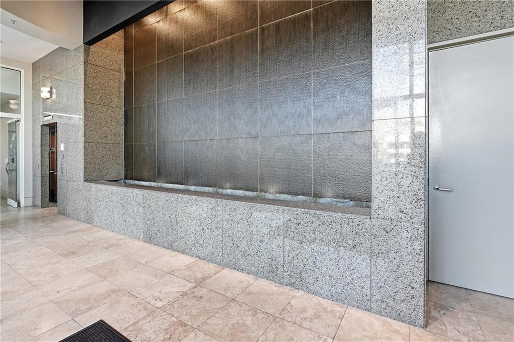 2 bedroom, 2 bathroom, 1,328 sq ft condominium for sale at 2881 Peachtree Road 902, Atlanta, GA 30305 — photo 3