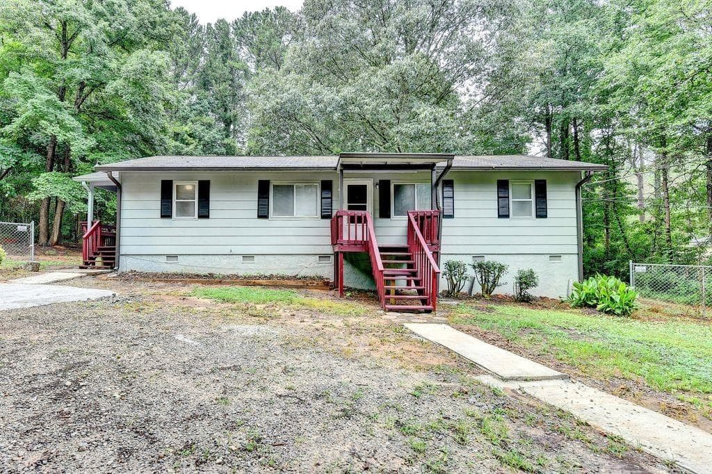 1 bedroom, 1 bathroom, 1,085 sq ft duplex for rent at 103 Dogwood LN A, Auburn, GA 30011 for $990 a month — photo 1 of 15