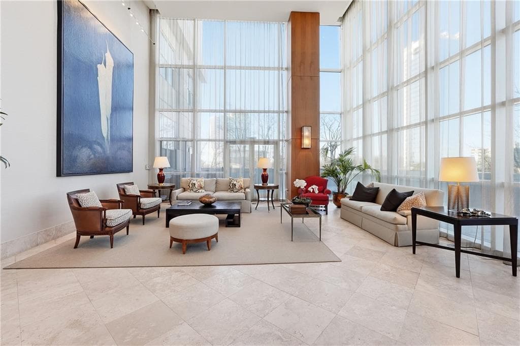 2 bedroom, 2 bathroom, 1,328 sq ft condominium for sale at 2881 Peachtree Road 902, Atlanta, GA 30305 — photo 4