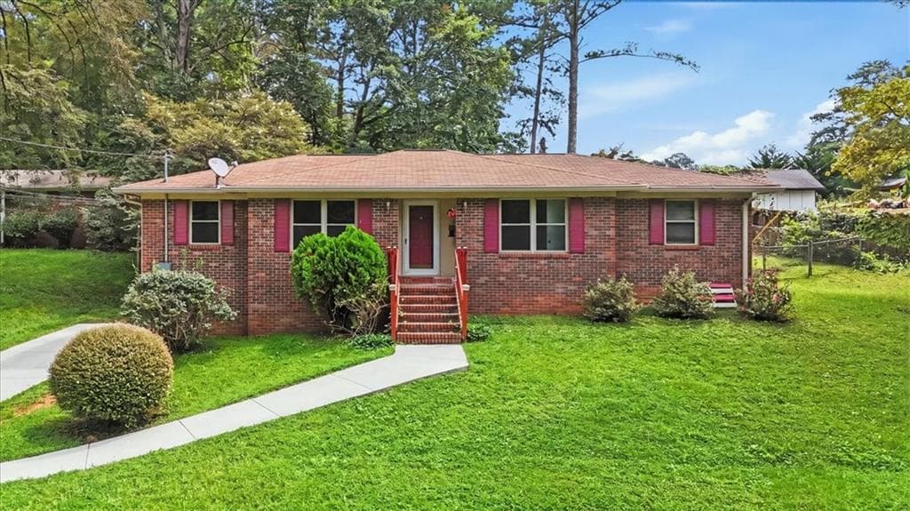4 bedroom, 3 bathroom, 1,627 sq ft single family residence for sale at 2913 Vogue Drive, Douglasville, GA 30134 — photo 1 of 37