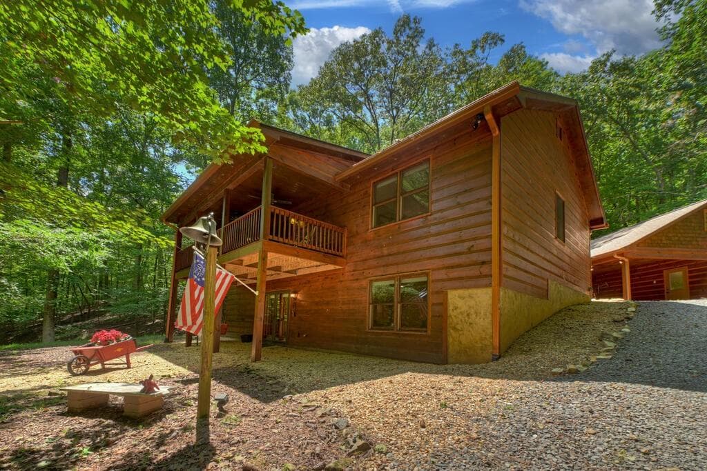 3 bedroom, 3 bathroom, 2,600 sq ft single family residence for sale at 162 Primrose Court, Ellijay, GA 30540 — photo 3