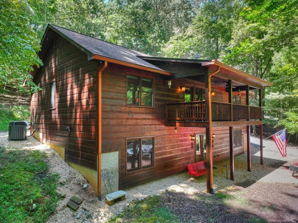 3 bedroom, 3 bathroom, 2,600 sq ft single family residence for sale at 162 Primrose Court, Ellijay, GA 30540 — photo 5