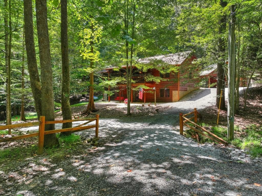 3 bedroom, 3 bathroom, 2,600 sq ft single family residence for sale at 162 Primrose Court, Ellijay, GA 30540 — photo 6