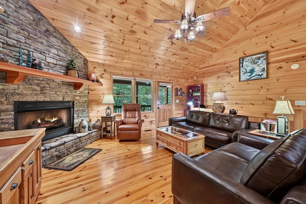 3 bedroom, 3 bathroom, 2,600 sq ft single family residence for sale at 162 Primrose Court, Ellijay, GA 30540 — photo 9