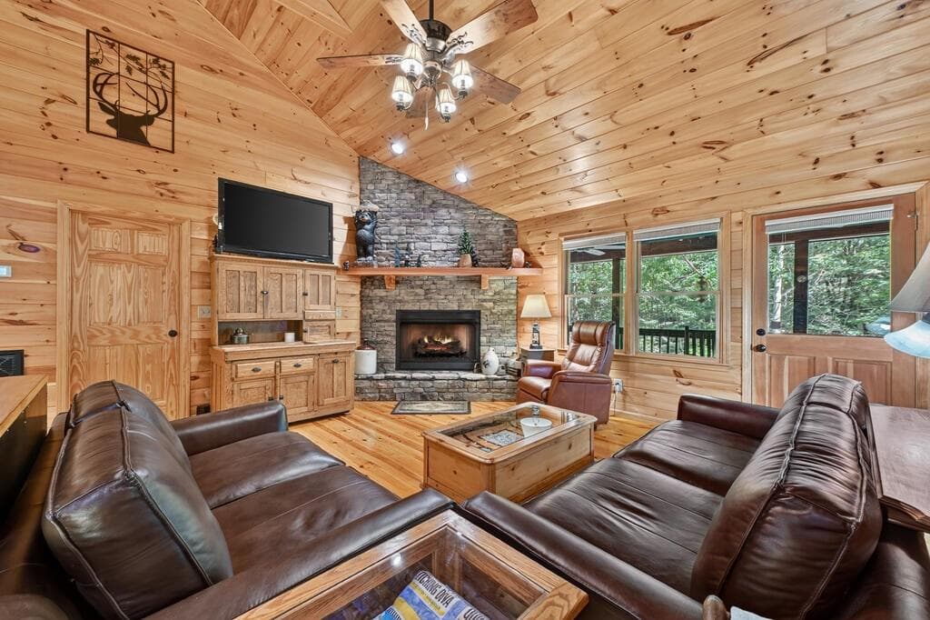 3 bedroom, 3 bathroom, 2,600 sq ft single family residence for sale at 162 Primrose Court, Ellijay, GA 30540 — photo 10