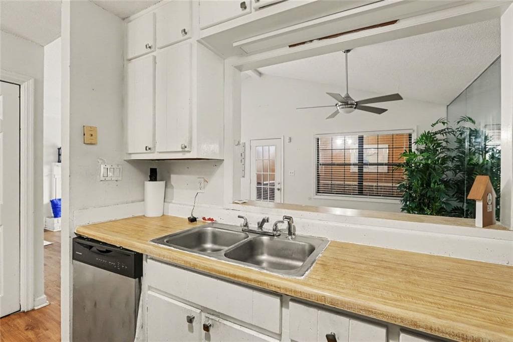 2 bedroom, 2 bathroom, 1,204 sq ft condominium for sale at 6032 Wintergreen Road, Norcross, GA 30093 — photo 9