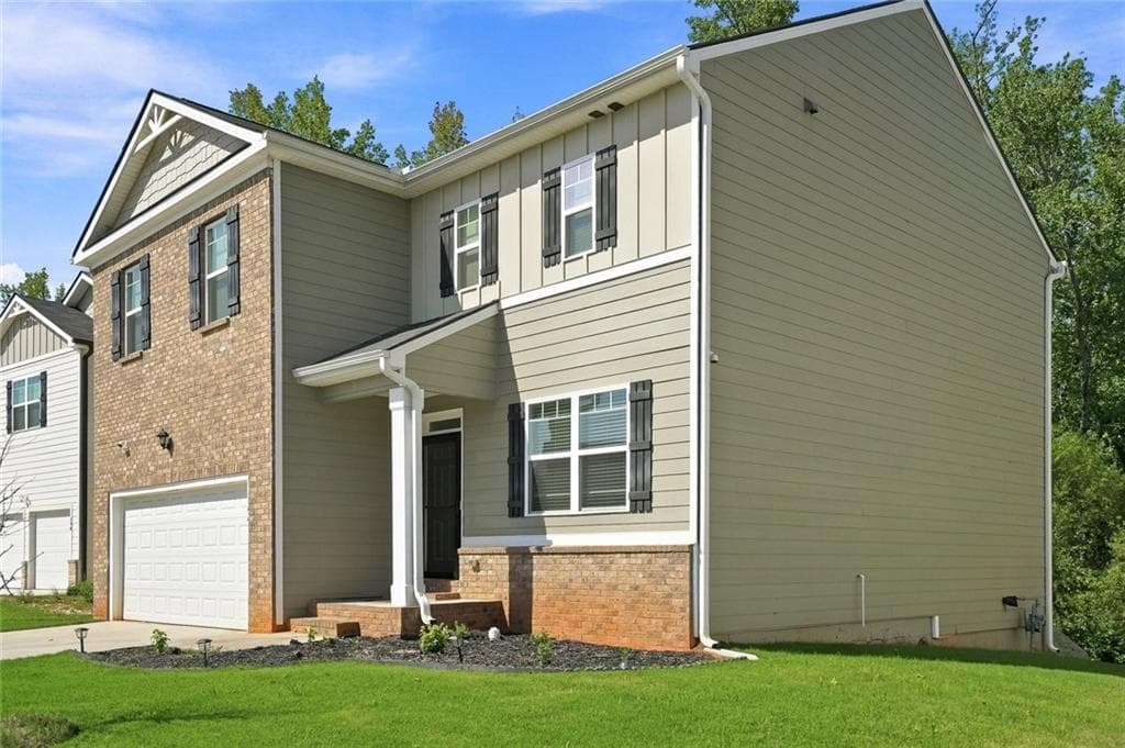 4 bedroom, 3 bathroom, 2,382 sq ft single family residence for sale at 154 Silver Birch Pass, Newnan, GA 30265