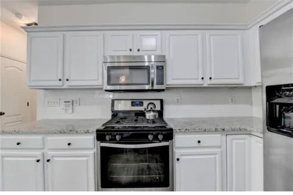 4 bedroom, 3 bathroom, 2,388 sq ft single family residence for sale at 6782 Poplar Grove Way, Stone Mountain, GA 30087 — photo 6