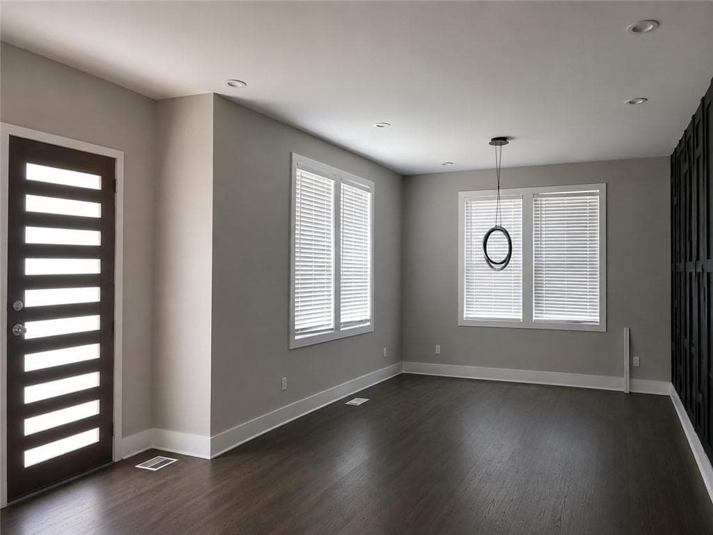 6 bedroom, 4 bathroom, 3,028 sq ft single family residence for sale at 1054 Ira Street, Atlanta, GA 30310 — photo 3