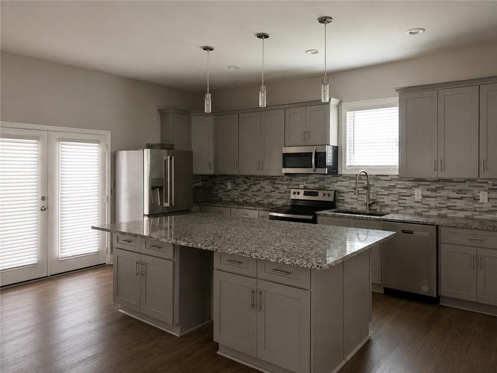6 bedroom, 4 bathroom, 3,028 sq ft single family residence for sale at 1054 Ira Street, Atlanta, GA 30310 — photo 4