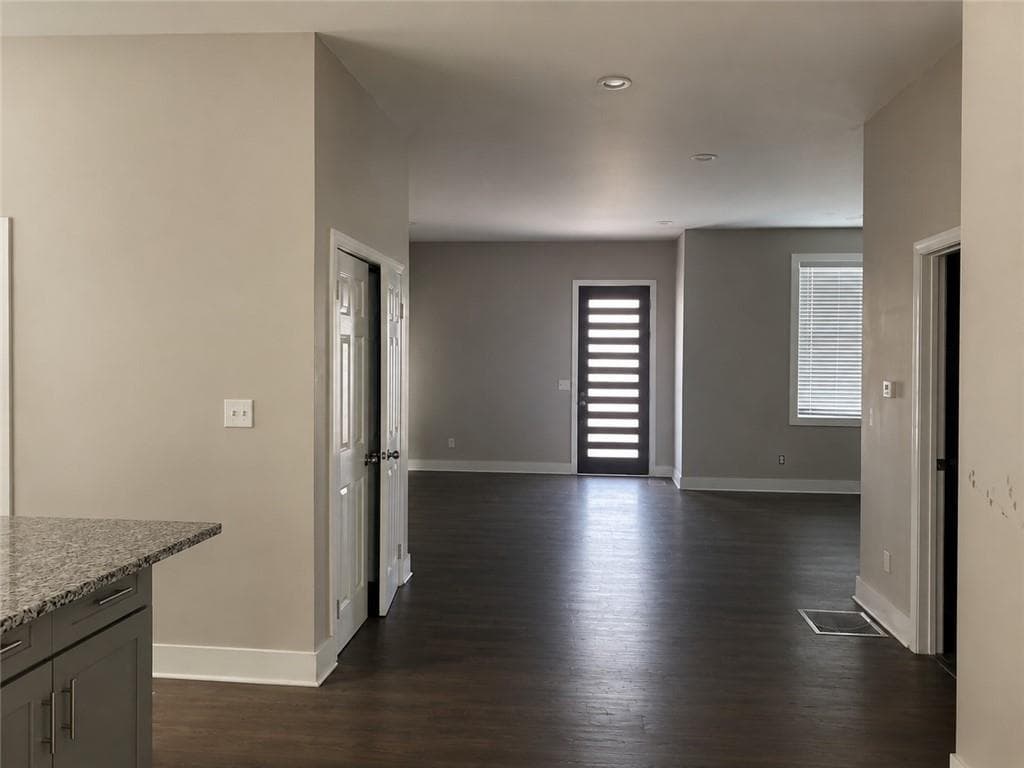 6 bedroom, 4 bathroom, 3,028 sq ft single family residence for sale at 1054 Ira Street, Atlanta, GA 30310 — photo 5