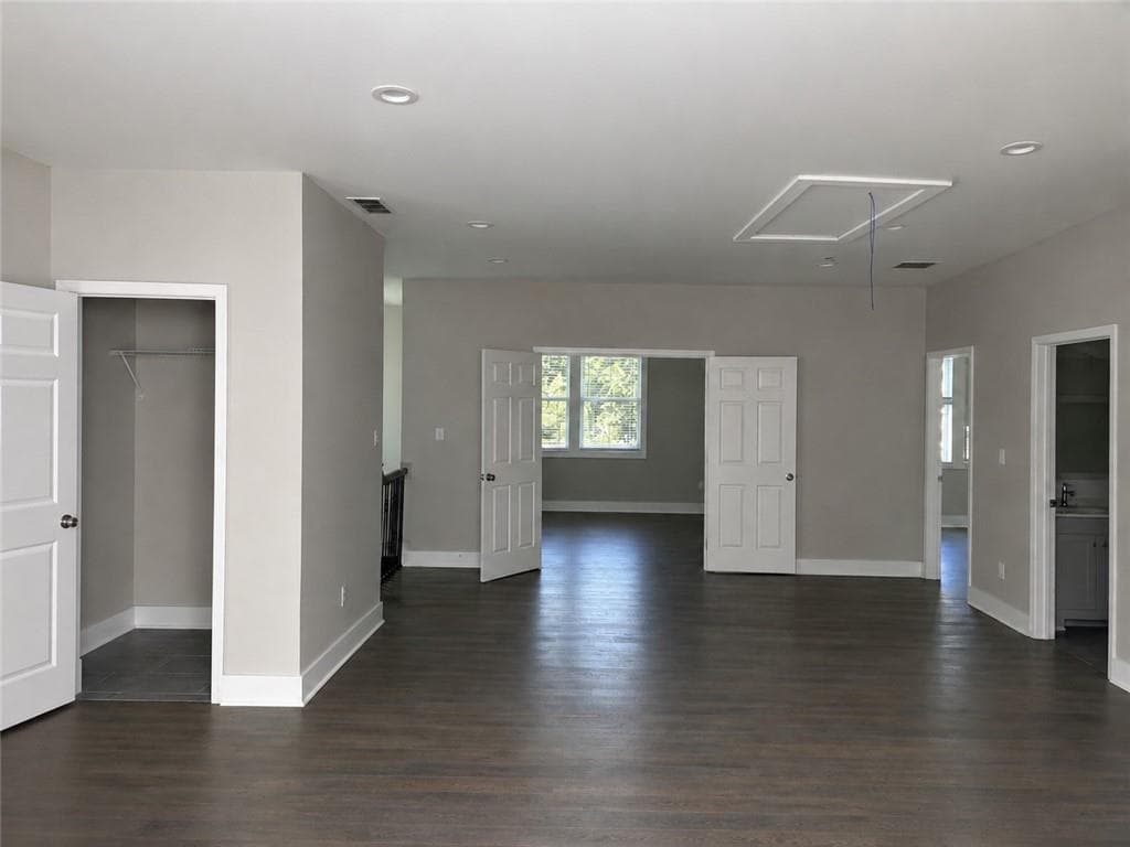 6 bedroom, 4 bathroom, 3,028 sq ft single family residence for sale at 1054 Ira Street, Atlanta, GA 30310 — photo 6