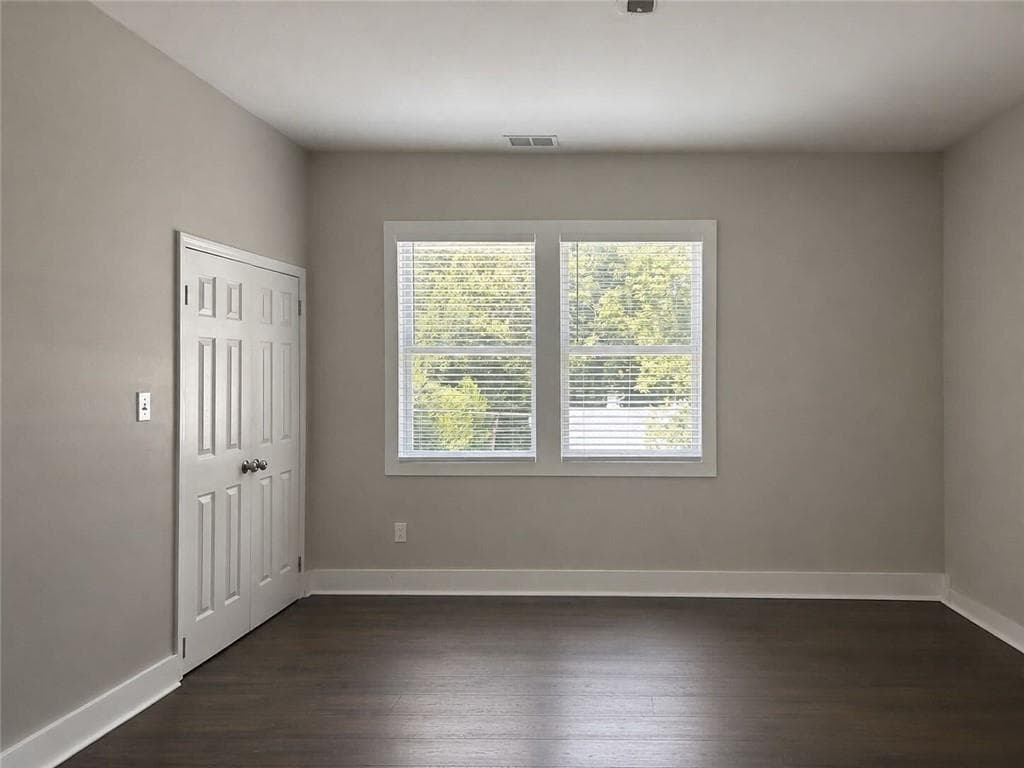 6 bedroom, 4 bathroom, 3,028 sq ft single family residence for sale at 1054 Ira Street, Atlanta, GA 30310 — photo 7