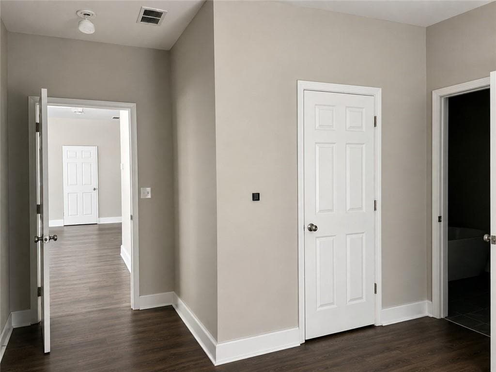 6 bedroom, 4 bathroom, 3,028 sq ft single family residence for sale at 1054 Ira Street, Atlanta, GA 30310 — photo 8