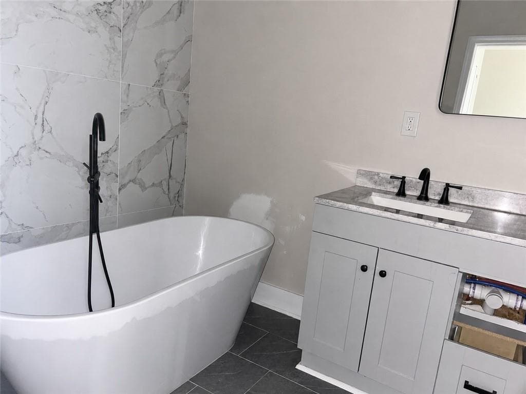 6 bedroom, 4 bathroom, 3,028 sq ft single family residence for sale at 1054 Ira Street, Atlanta, GA 30310 — photo 9
