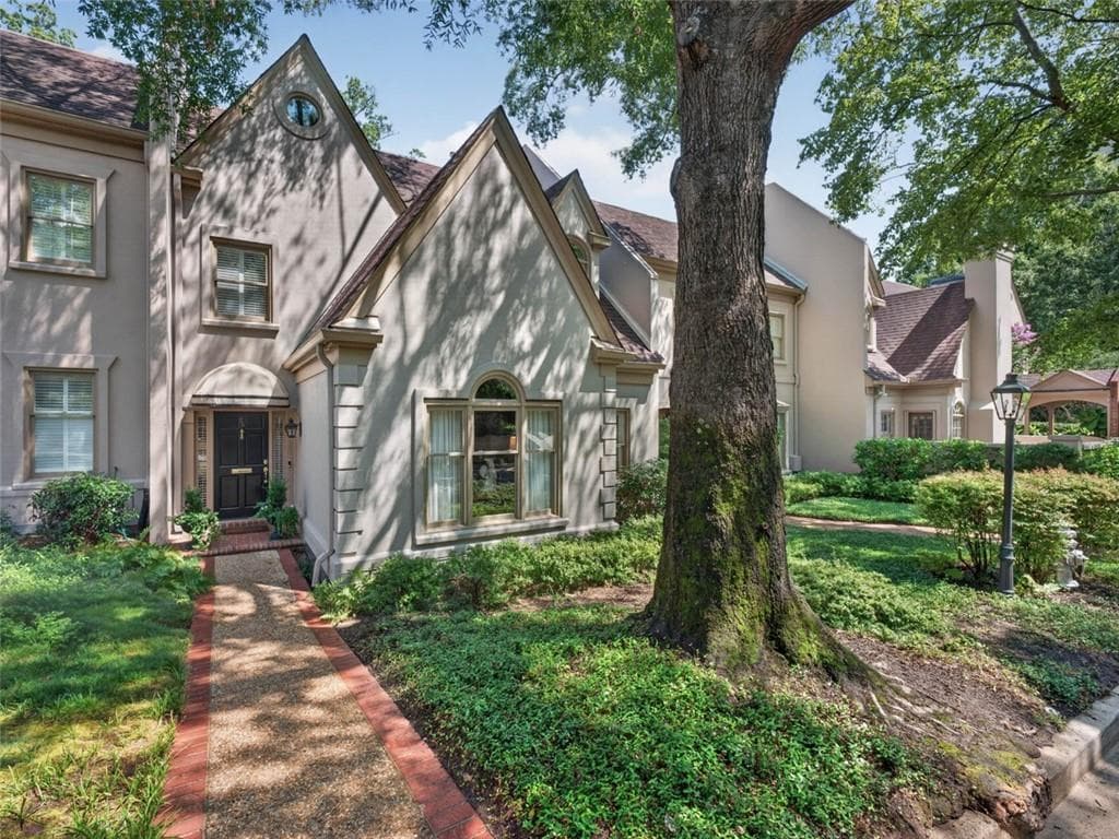 3 bedroom, 4 bathroom, 4,037 sq ft townhouse for sale at 2525 Peachtree Road 25, Atlanta, GA 30305 — photo 1 of 50
